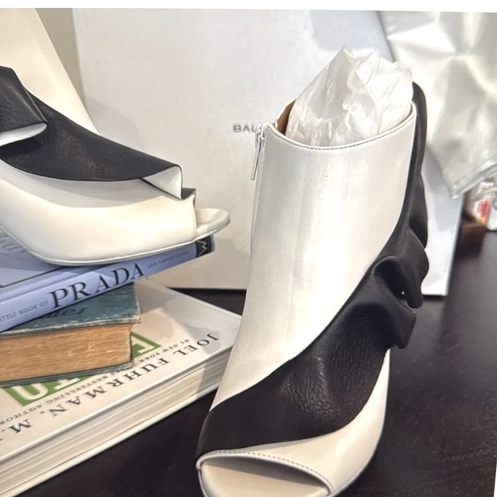 Balenciaga Leather Ruffle Ankle Boots White Black Size 10 - Picture 3 of 8